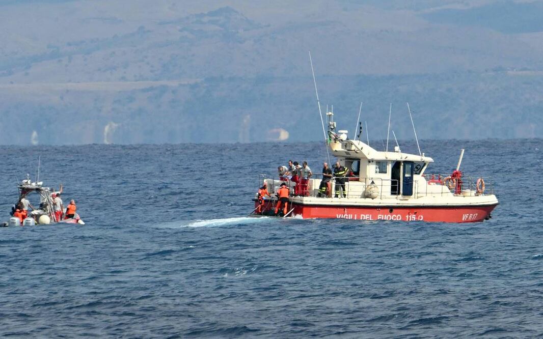 Karst Börner brindó los primeros auxilios a varios heridos graves y a una bebé de un año, a quienes rescató y trasladó de manera segura hasta tierra firme. Foto: AFP