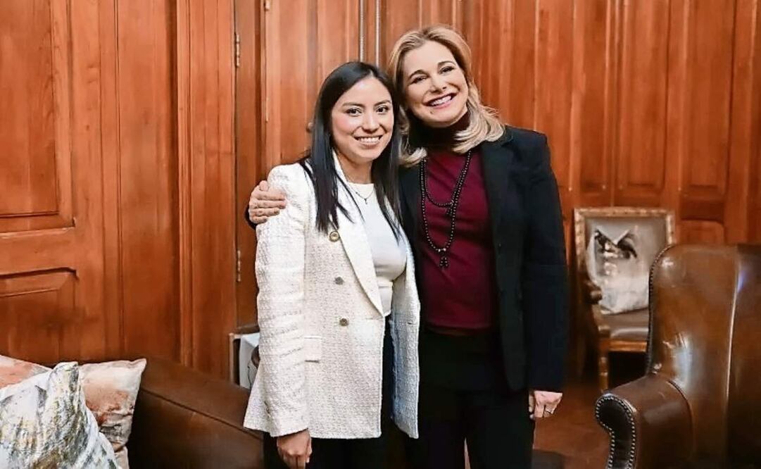 La gobernadora Maru Campos (der.) dio la bienvenida a su equipo a la científica Nadia Zenteno, cuyo trabajo llegó a la NASA. Foto: Especial (16/01/2025)