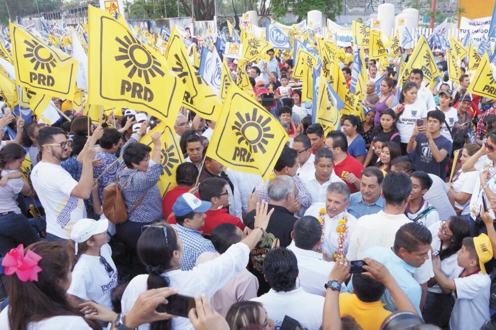 El PRD erogó alrededor de 3 millones 546 mil 619 pesos en chalecos, playeras tipo polo y plumas con motivo de su 30 aniversario como partido político. Foto: ARCHIVO EL UNIVERSAL
