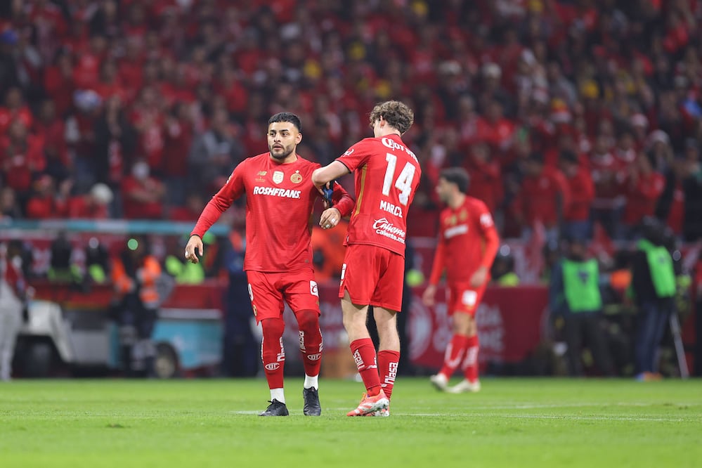 Alexis Vega y Marcel Ruiz en partido, durante el pasado Apertura 2025 - Foto: Imago7