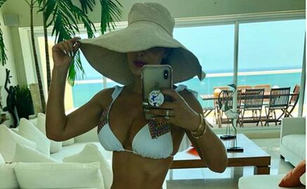 Ninel Conde posa en bikini y muestra los resultados del ejercicio