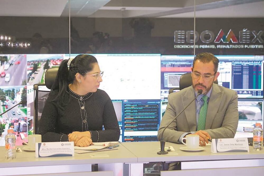 Los titulares de seguridad del Edomex, Maribel Cervantes, y de la Ciudad de México, Jesús Orta, se reunieron en Toluca para analizar la situación. Foto/ESPECIAL