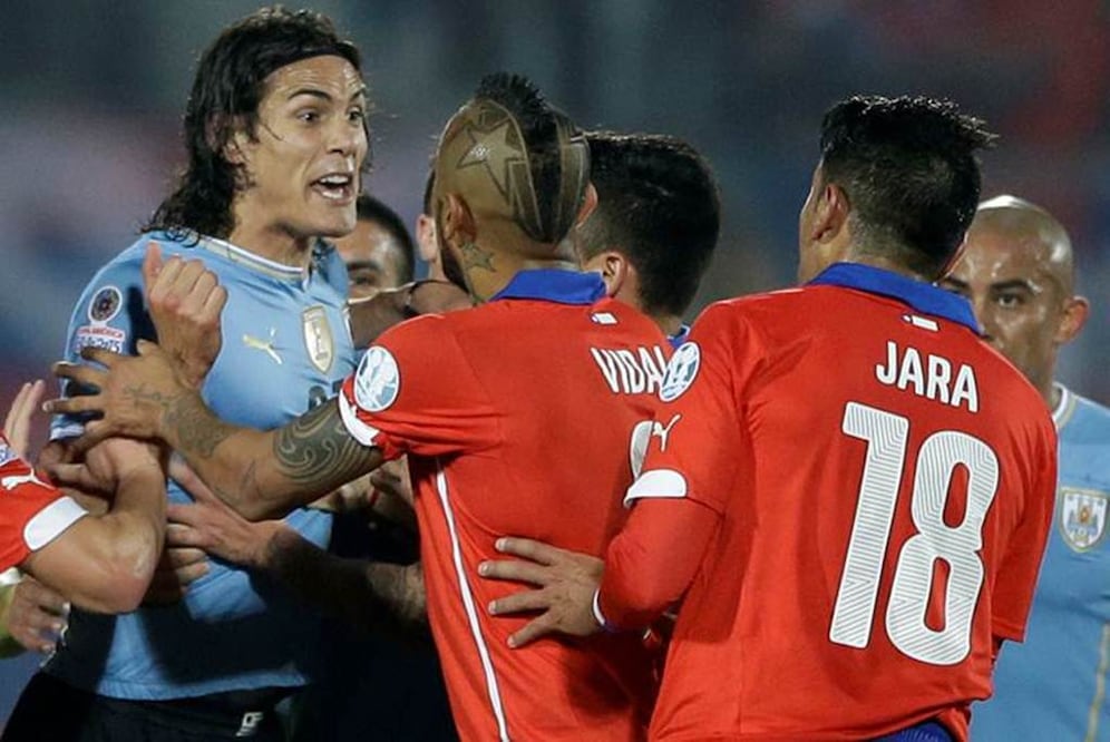 Cavani quería pelear con Jara durante los cuartos de final. Archivo