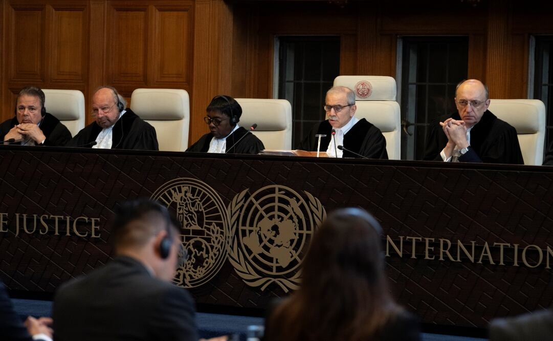 El juez Nawaf Salam (segundo por la derecha), preside una sesión de la Corte Internacional de Justicia en La Haya. Foto: Peter Dejong | AP
