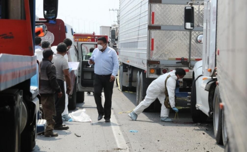 Choque entre tráiler y tres autos deja 3 muertos en carretera México-Toluca