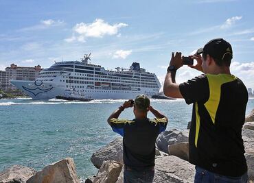 Llega a La Habana primer crucero de EU en medio siglo
