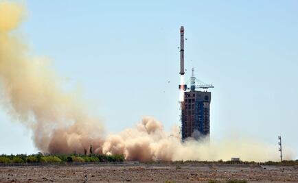 China lanza al espacio el telescopio HXMT para investigar los agujeros negros