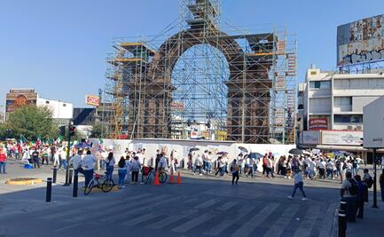 Protestan contra la Reforma Judicial en el Arco de la Independencia en Nuevo León