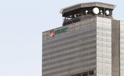 Por decreto, AMLO reduce carga fiscal a Pemex