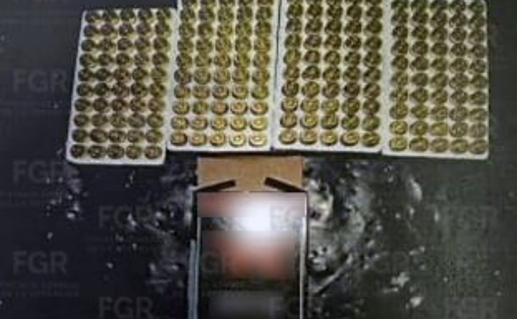 Vinculan a proceso a hombre por introducción ilícita de armas de fuego exclusivas de las Fuerzas Armadas; debe pagar multa.
Foto: Especial.