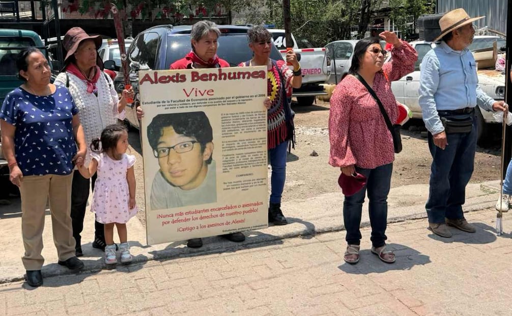 A 20 años, conmemoran “mayo rojo” en Atenco y Texcoco; exigen justicia por la represión que dejó dos muertos, heridos y detenidos.
Foto: Emilio Fernández
