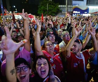 Bolsonaro sorprende; va a segunda vuelta con Lula
