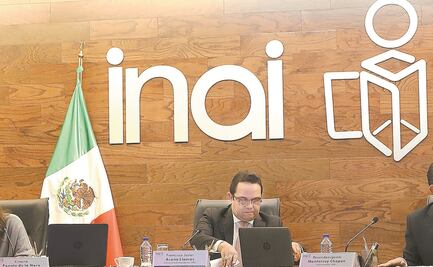 Floreros, órganos como el Inai: Presidente