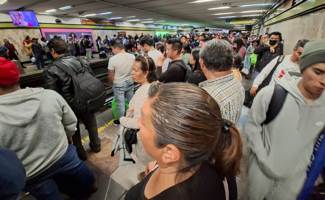 Este sábado, la Línea 3 del Metro presenta alta afluencia de usuarios| Foto: Brenda Martínez/ EL UNIVERSAL