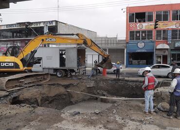 Levantan asfalto en Tláhuac por tubería rota tras sismo