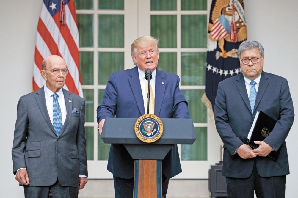 El presidente estadounidense, Donald Trump, ayer durante una conferencia de prensa en los jardines de la Casa Blanca, en Washington. Foto/CAROLYN KASTER. AP