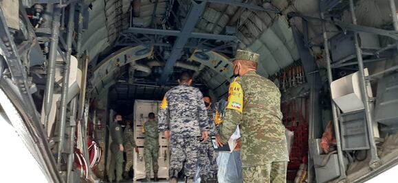 Fuerzas Armadas trasladan 18 toneladas de insumos y equipo médico a Tabasco y Tamaulipas