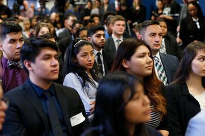 Niños con padres deportados demandan a Trump