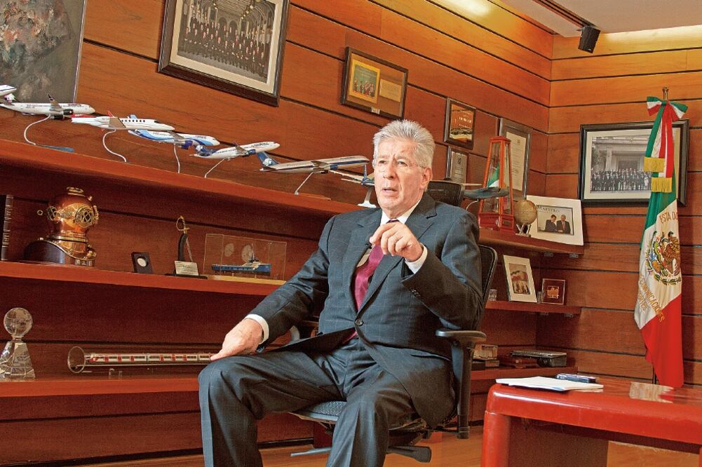 “Lo que hemos hecho ante una presión presupuestaria, por esos recortes que hubo, es ampliar los plazos de tal manera que los proyectos no se detengan” Gerardo Ruiz Esparza, secretario de Comunicaciones y Transportes (FEDERICO GAMA. EL UNIVERSAL)