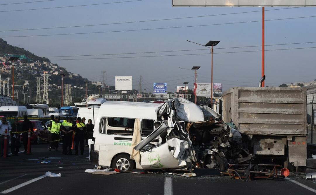 Alrededor de las 05:45 horas, una camioneta de la empresa Transportes Ecatepec S. A. de C. V, se impactó contra otra unidad de la línea San Pedro Santa Clara. Foto: El Gráfico