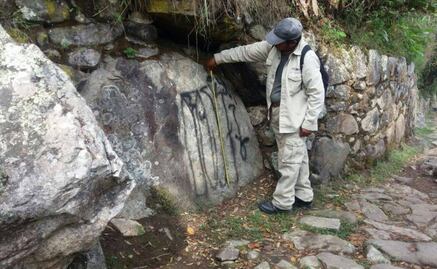 Buscan a turista que grafiteó muro inca cercano a Machu Picchu