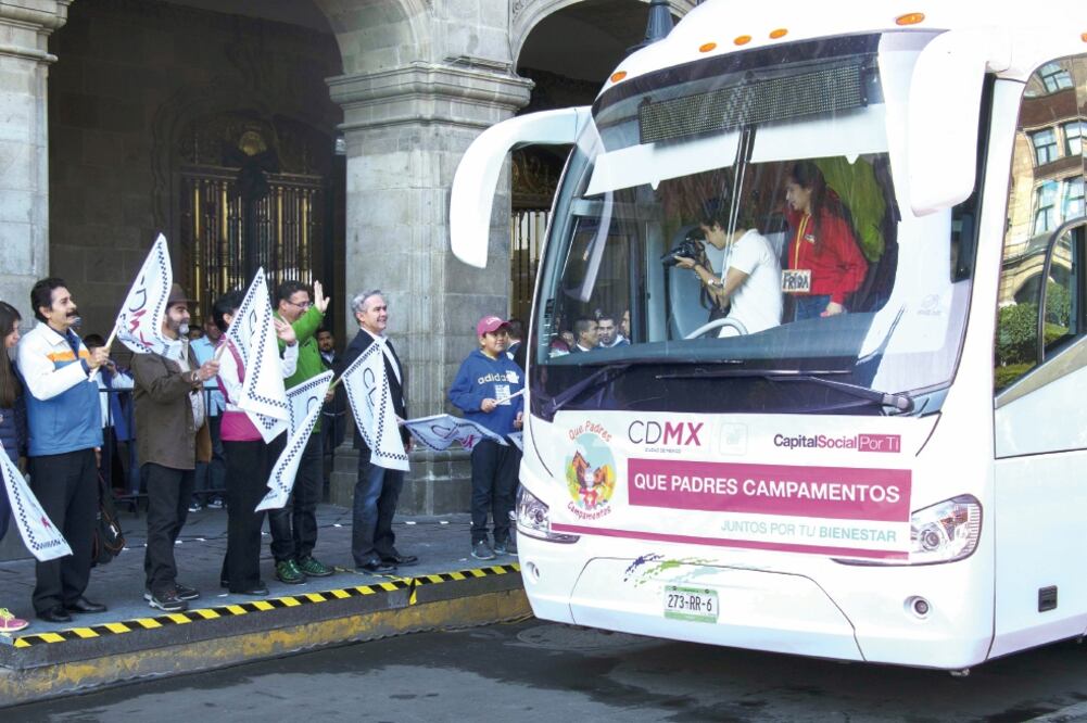 El jefe de Gobierno capitalino, Miguel Ángel Mancera, puso en marcha los campamentos, a los que ahora se suman los afectados del 19-S. Foto: ARCHIVO EL UNIVERSAL