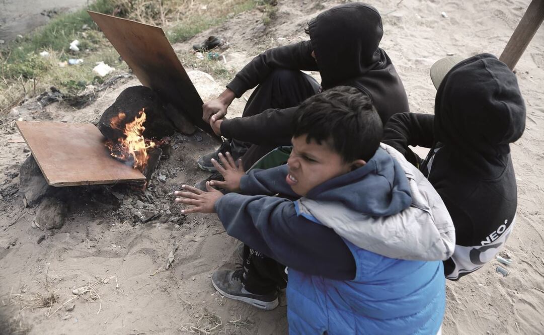 Un frente frío en Chihuahua ha afectado a los migrantes que se instalaron en la frontera con Estados Unidos, donde —en condiciones de vulnerabilidad— esperan a que el gobierno del presidente Joe Biden modifique las condiciones para que venezolanos ingrese
