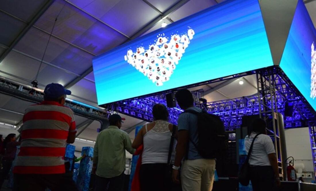 Sin importar la edad o sus conocimientos tecnológicos, miles de personas puedieron darse cita en la explanada del zócalo capitalino. (Foto: Especial)