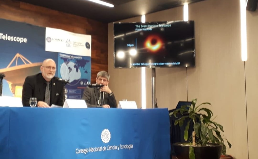 El doctor David Hughes director del Gran Telescopio Milimétrico de Puebla presentó la imagen. Foto: Especial 