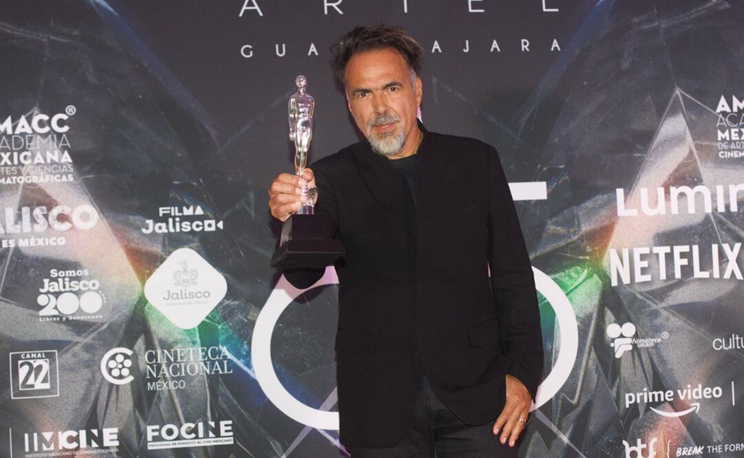 Alejandro González Iñárritu recibe el Ariel a Mejor Edición Edición por "BARDO, falsa crónica de unas cuantas verdades". Foto: GERMAN ESPINOSA/EL UNIVERSAL.