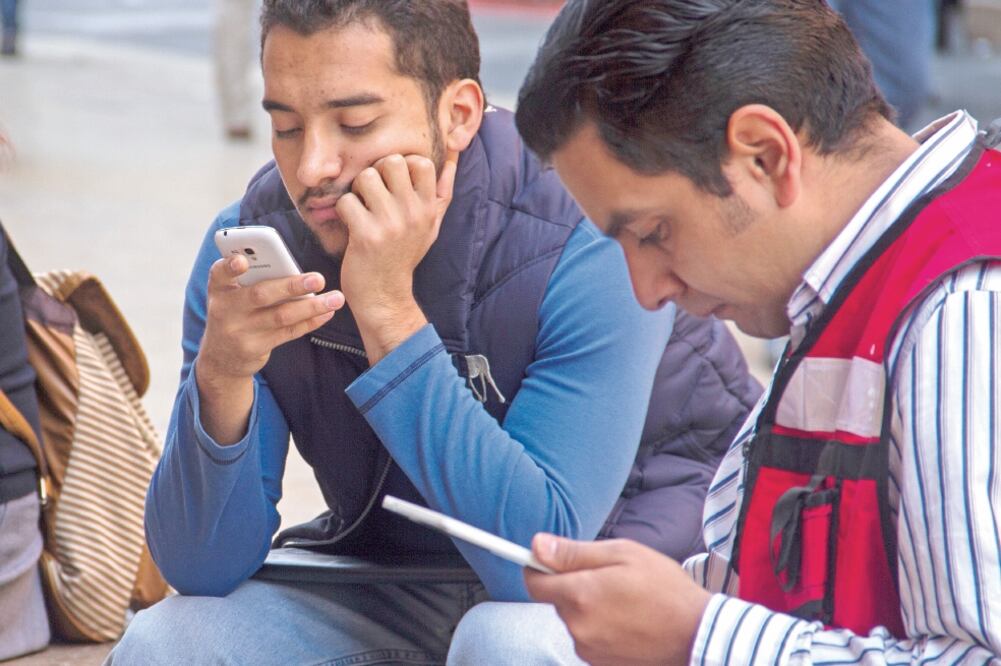 Con la resolución, la autoridad puede acceder a los datos de los más de 107.1 millones de usuarios de telefonía móvil que existen en México (ARCHIVO EL UNIVERSAL)