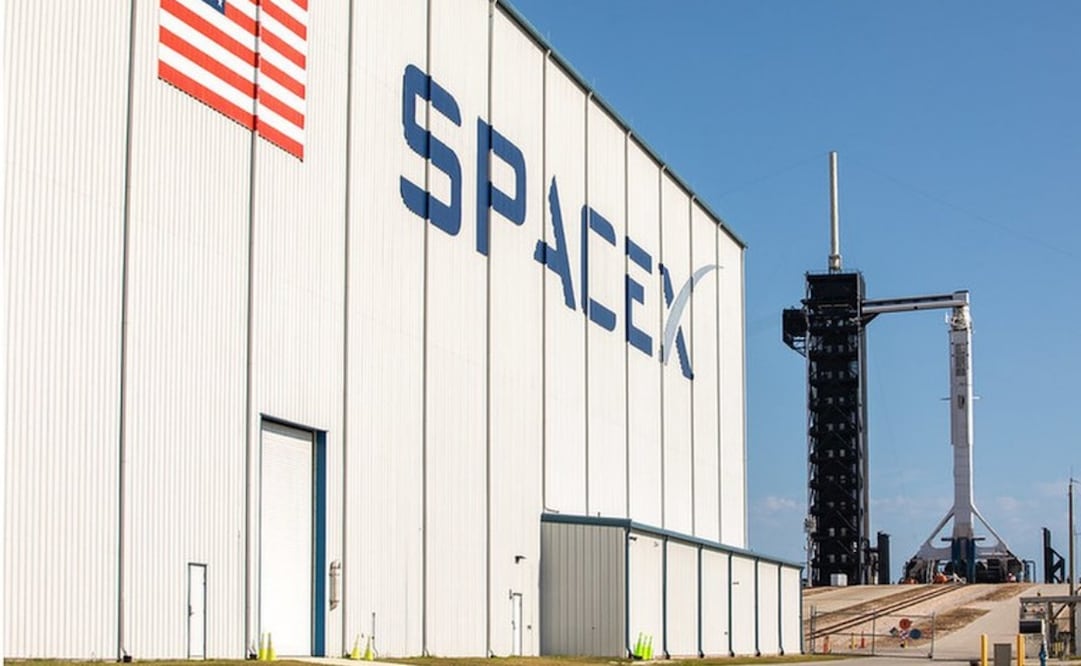 SpaceX pacta con Cursor una posible compra millonaria para impulsar su desarrollo en inteligencia artificial. Foto: BBC.