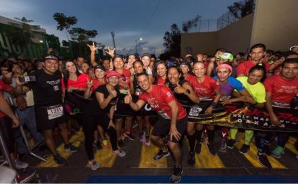 Oaxaca recibe maratón internacional Rock and Roll; participa el gobernador