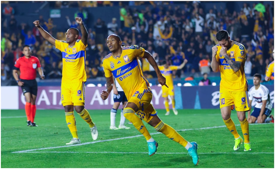 Luis Quiñones y jugadores de Tigres festejando ante el Whitecaps / FOTO: Imago7