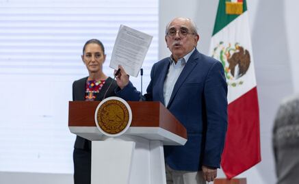 Pablo Gómez expone en la mañanera el Fobaproa; entrega documento para desmentir a Zedillo