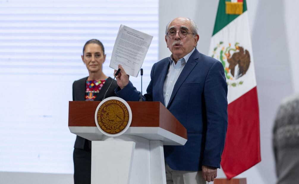Al cumplirse más de siete meses de confrontación entre el expresidente priista Ernesto Zedillo y la presidenta Sheinbaum Pardo, como da cuenta hoy EL UNIVERSAL por diversos temas como la reforma judicial, el exmandatario Andrés Manuel López Obrador y la democracia, Pablo Gómez, titular de la Unidad de Inteligencia Financiera (UIF) expuso la información sobre el Fondo Bancario de Protección al Ahorro (Fobaproa). Foto Hugo Salvador / EL UNIVERSAL