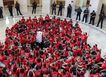 FOTOS: Decenas de propalestinos protestan en el Congreso de EU contra la visita de Netanyahu