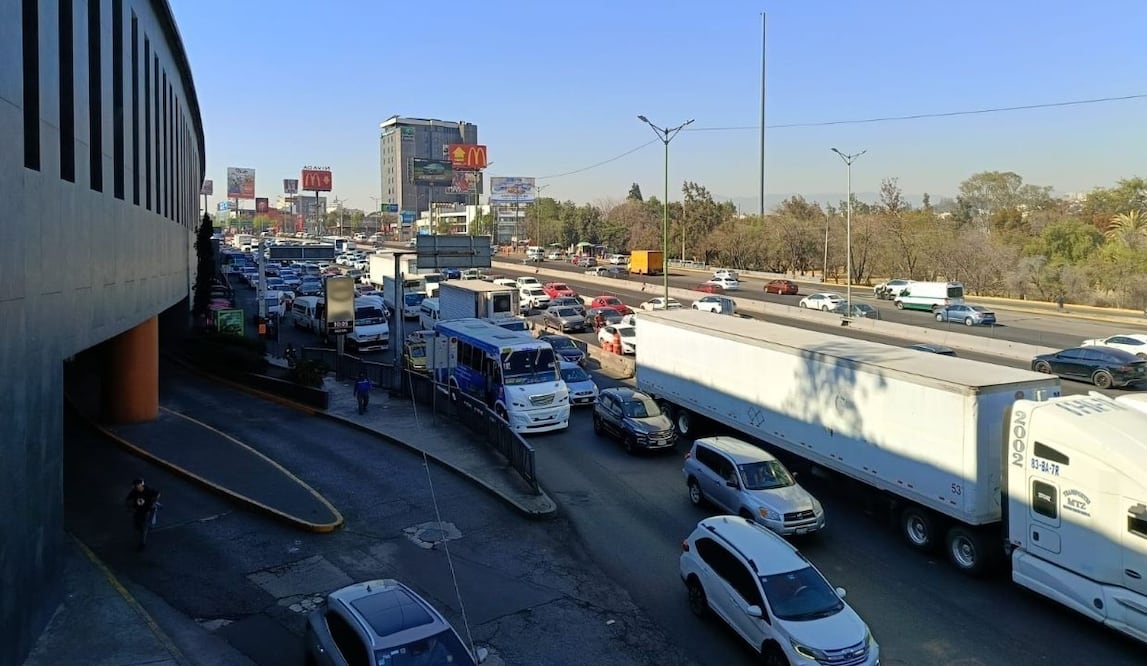 Tráfico intenso en Periférico Norte. Foto: Gisela González
