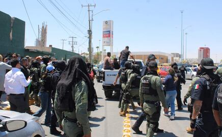 Policía de Torreón disuelve de manera violenta protesta por homicidio en Coahuila; detienen a una mujer