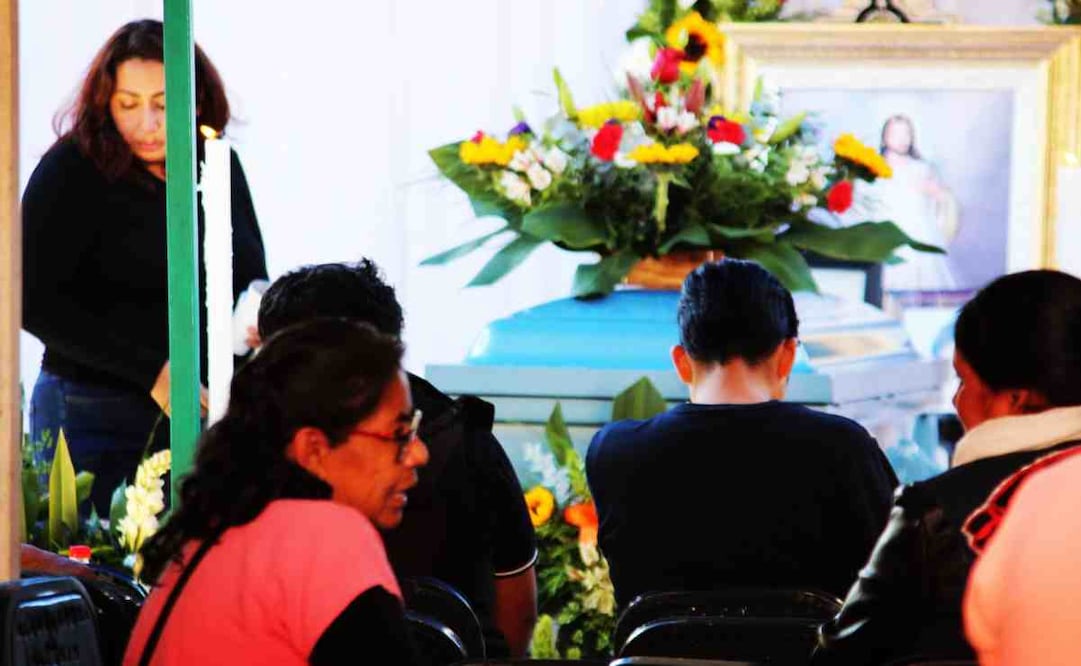 El cuerpo de Obed llegó a Tehuacán, Puebla, minutos después de las 8:00 horas. Foto: Omar Contreras. EL UNIVERSAL