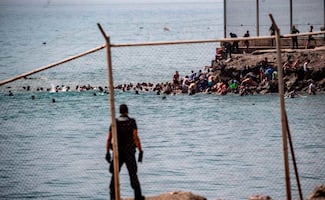 Al menos 34 migrantes murieron al intentar entrar desde Marruecos a Ceuta en España; más 25 mil han sido repatriados