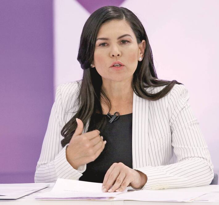 Teresa Castell se escabulló entre los simpatizantes de otros partidos sin hacer una declaración (IEEM)