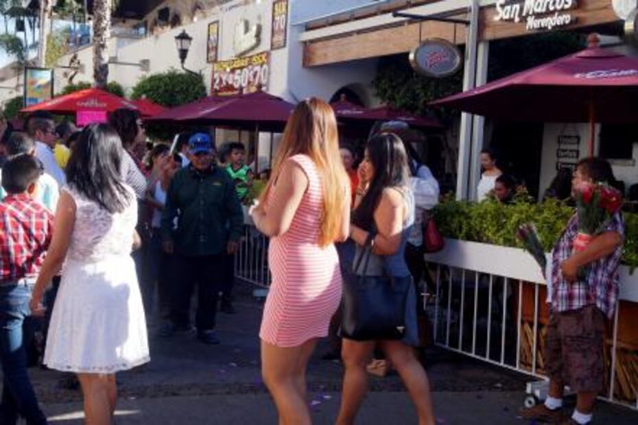 Con gritos de ¡justicia!, despiden a director del ISSSTE en Mazatlán