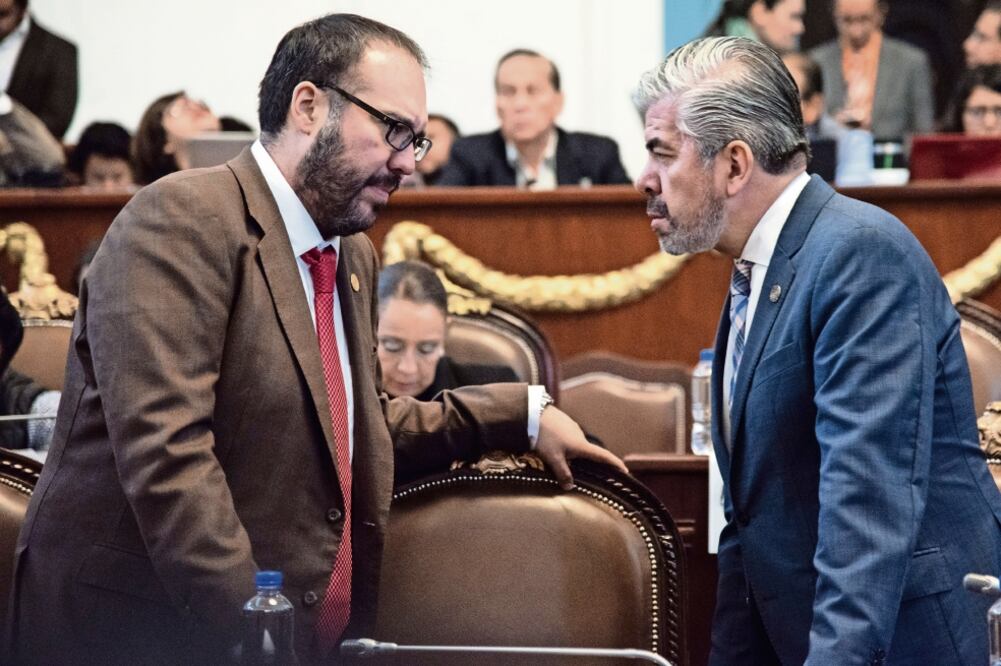 El perredista Mauricio Toledo Gutiérrez (izq.), quien también ha sido delegad o de Coyoacán, ocupará una curul en la Cámara de Diputados federal (ARCHIVO EL UNIVERSAL)