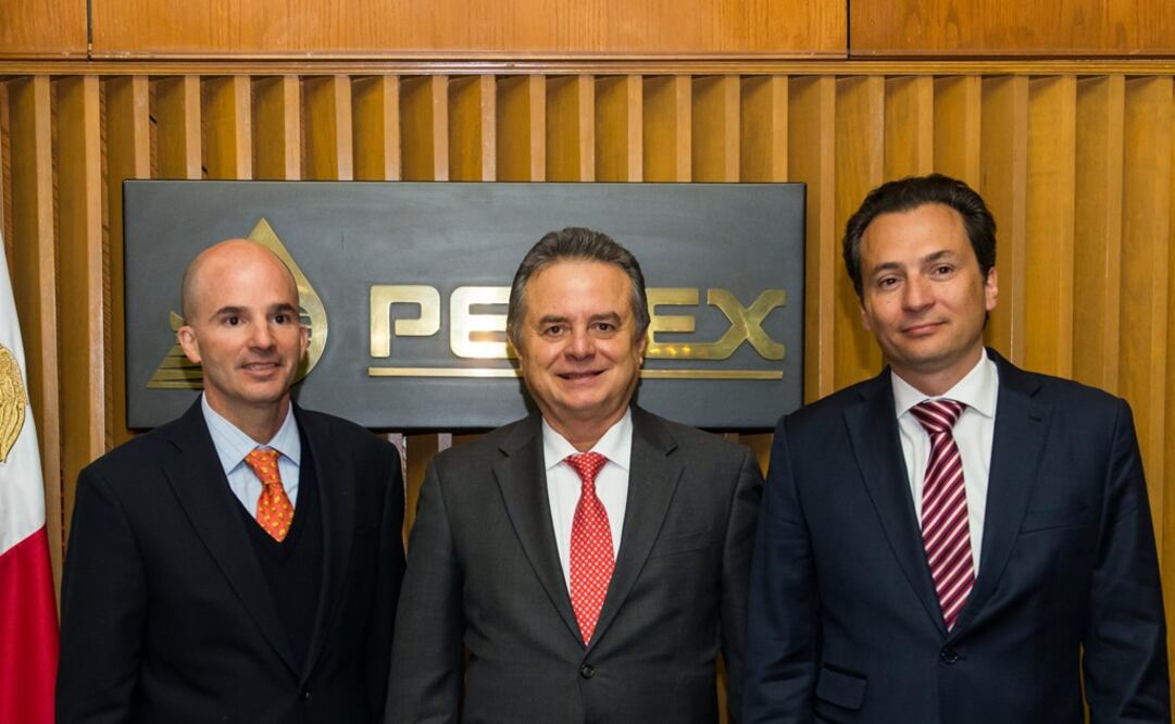 Los funcionarios en la Torre Principal de Pemex. /Especial