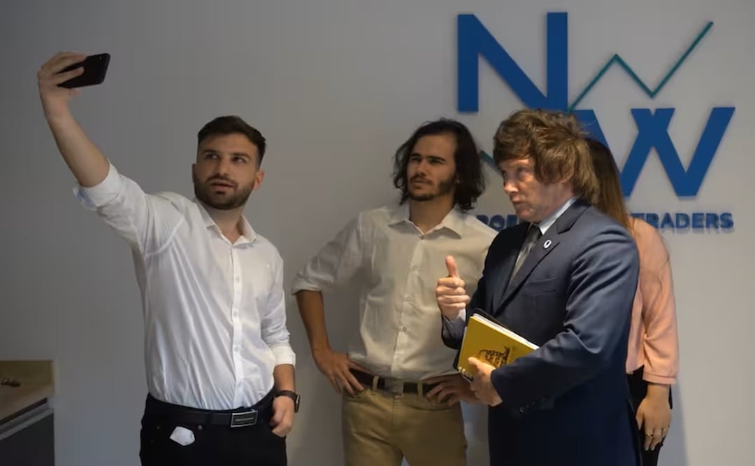 Javier Milei, en 2021, durante una visita al instituto de Mauricio Novelli. Foto: La Nación