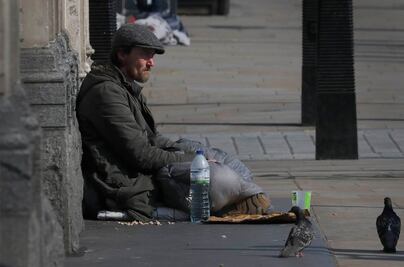 Reino Unido usará bomberos para entregar alimentos y recoger cadáveres