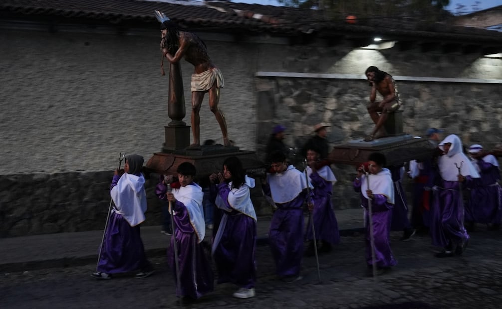 Viernes Santo en la iglesia de La Merced durante la Semana Santa en Antigua, Guatemala (03/04/2026). Foto: AP Foto/ Moises Castillo