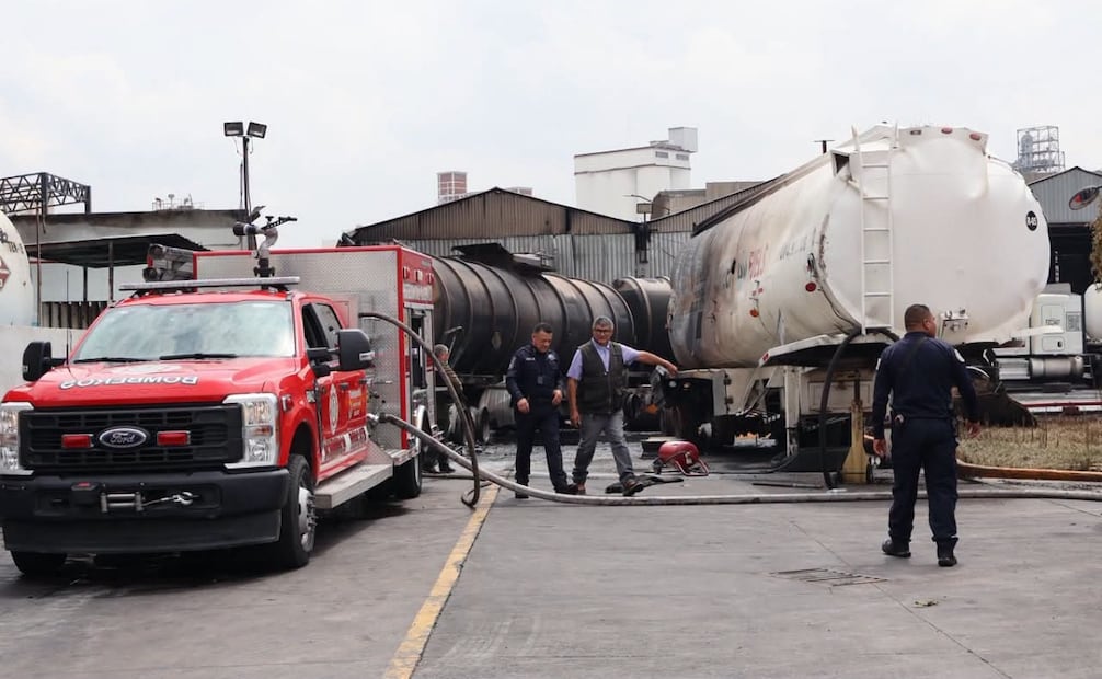 Se reavivan residuos del incendio de Tlalnepantla este 7 de septiembre. Foto: especial