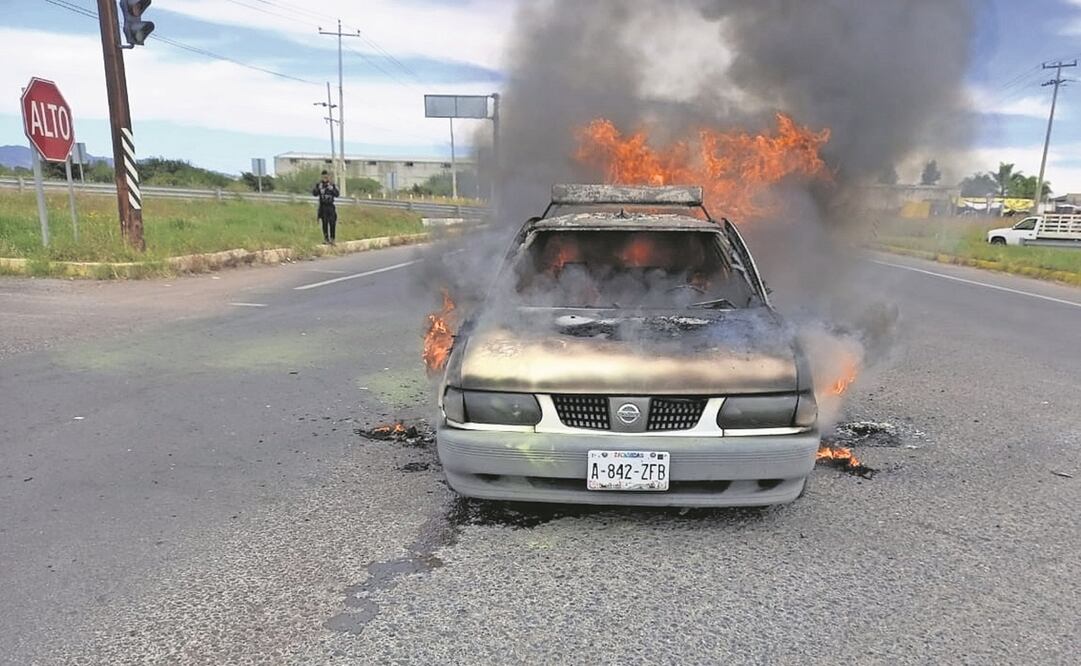 El miércoles, dos taxis fueron incendiados en carreteras del municipio de Jerez; en uno se halló un cuerpo. Foto: Especial.
